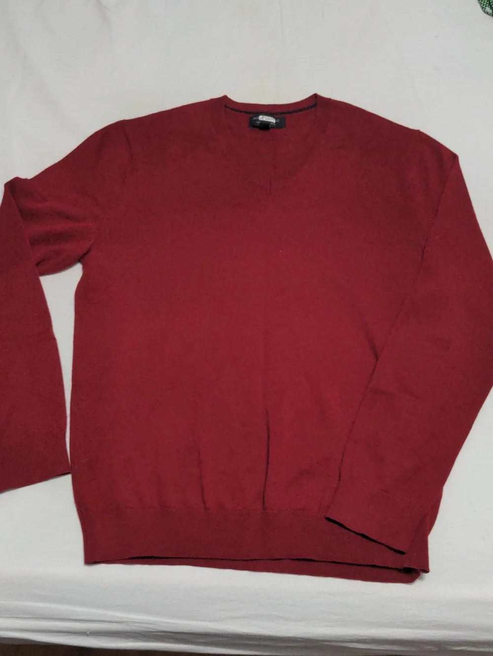 Banana Republic Wine Red 100% Wool V neck Sweater Size Medium